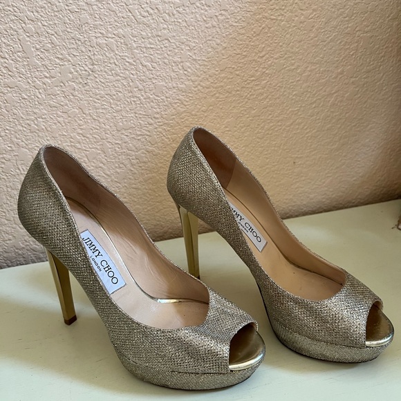 Jimmy Choo gold pumps size 6.5 fits a 6 good condition - Picture 2 of 5